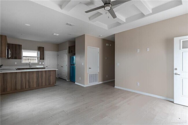 Building Photo - 12 W Kenwood St