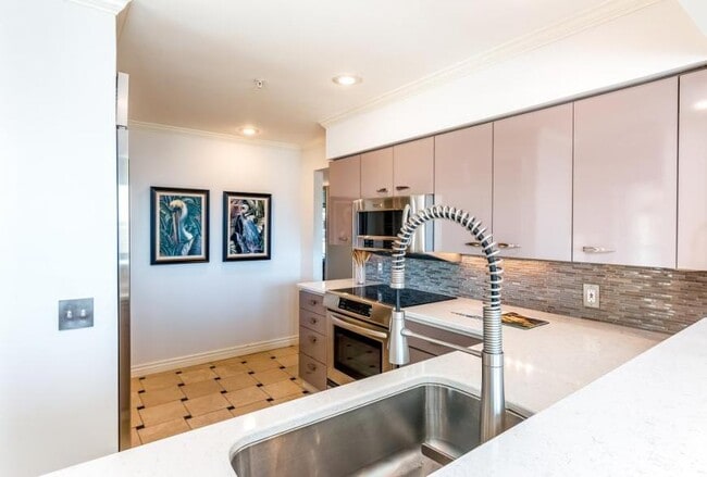 Building Photo - 2 bedroom in Seattle WA 98102