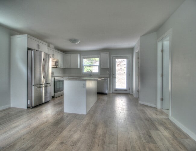 Building Photo - 5017-5027 aveUPPER