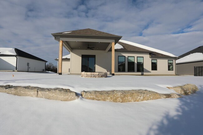 Foto del edificio - 4404 Kingston Heath Dr