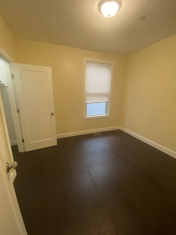 Building Photo - 11 Bellflower St