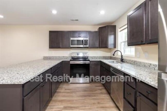 Building Photo - 932 Warrior Hill Dr