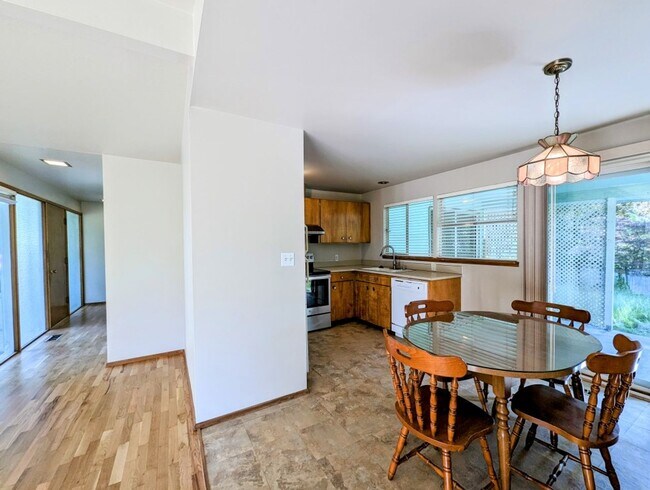 Building Photo - 3Bd/1.5Ba Kenmore House