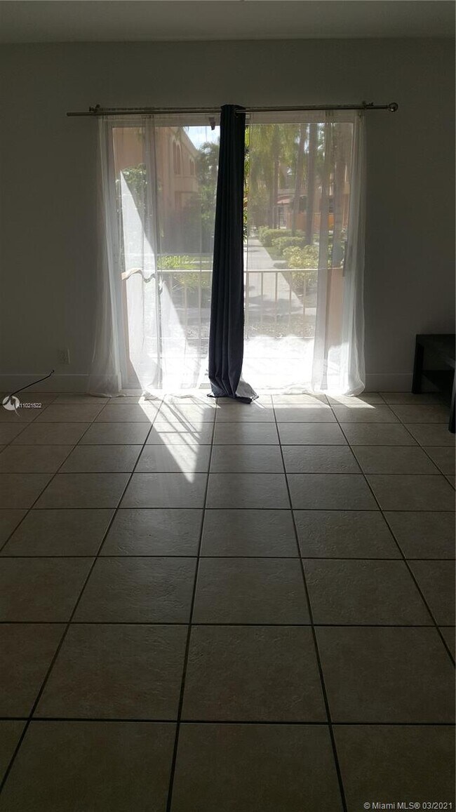 Foto del edificio - 18051 NW 68th Ave