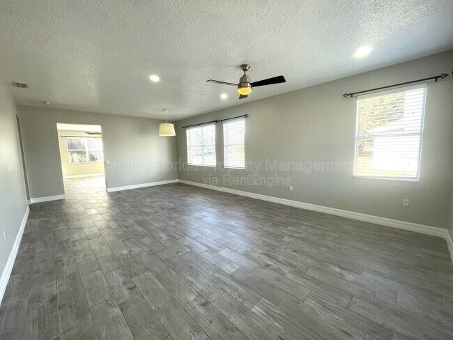 Foto del edificio - 4032 Meadowlark Dr