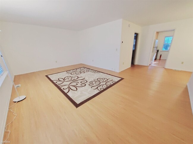 Building Photo - 1 br, 1 bath Condo - 41 Village Walk