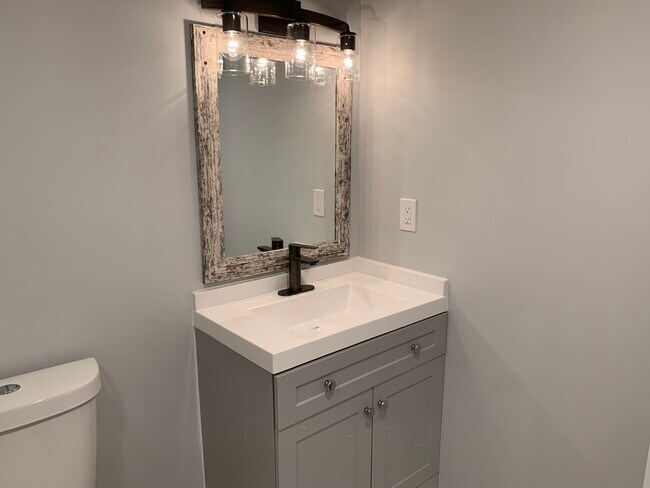 Full bath - 2599 Bristol Rd