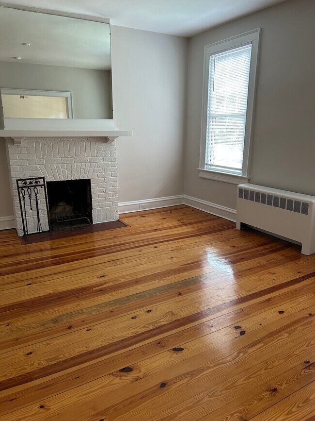 Sala de estar - 7 S Dooley Ave