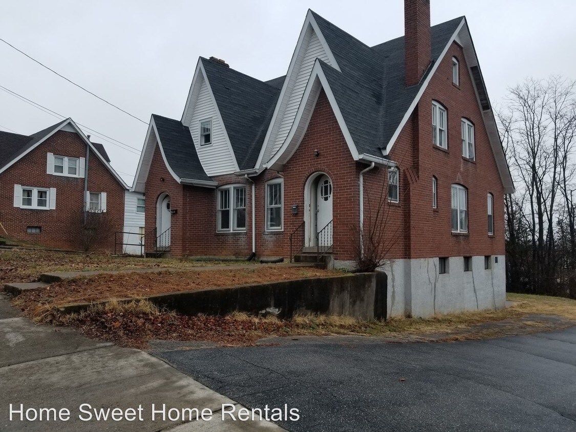 Primary Photo - 214 S Liberty St