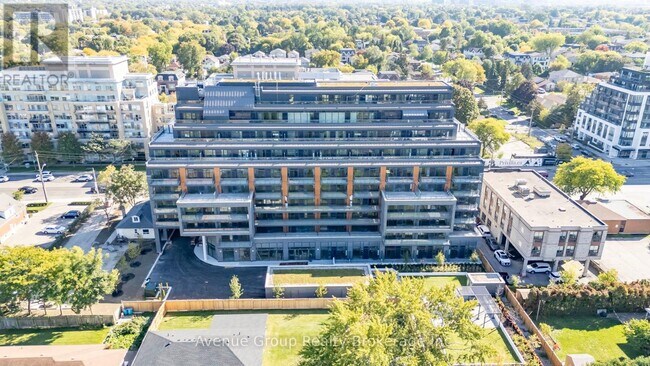 Photo du bâtiment - 700 Sheppard Ave W