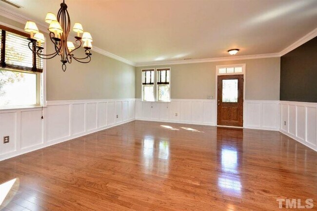 Building Photo - 909 Iverton Ln
