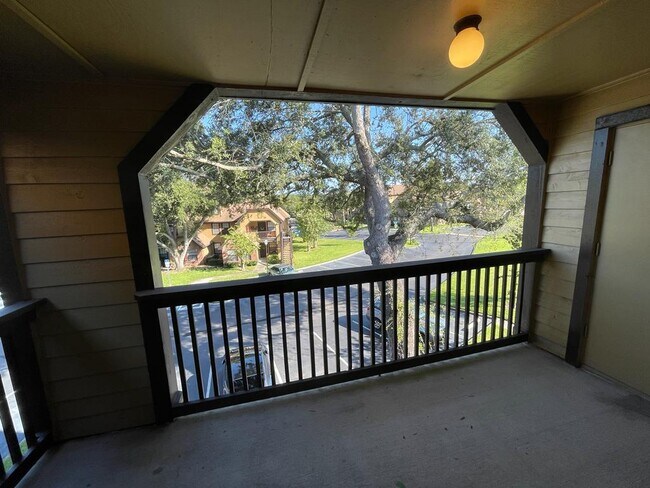 Foto del edificio - 420 Forestway Cir