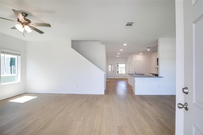 Foto del edificio - 300 Timber Brook Dr