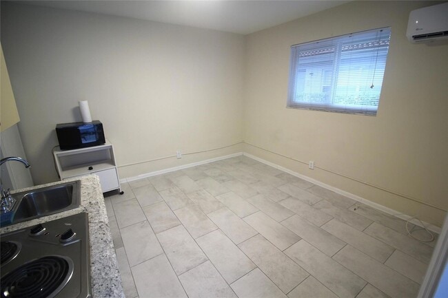 Building Photo - 4440 Bougainvilla Dr