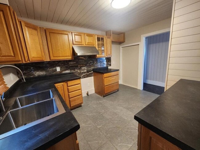 Building Photo - 926 Charles Hawkins Dr