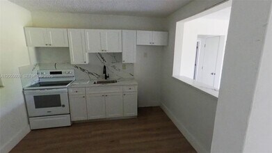 Building Photo - 2660 Palm Ave