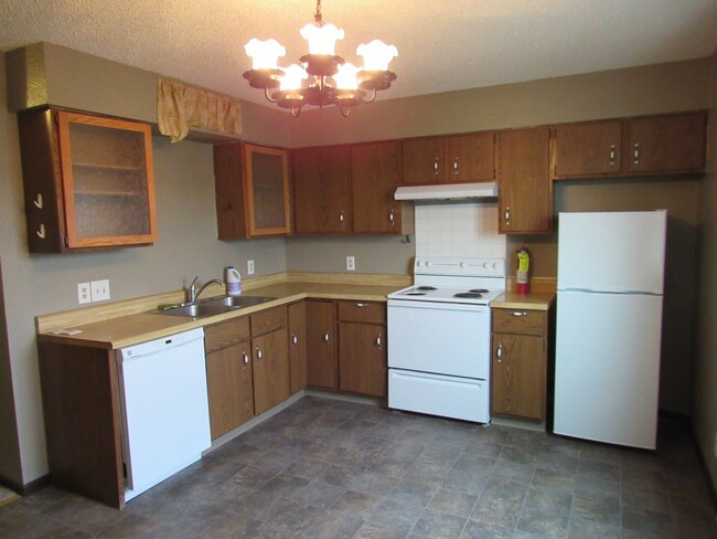 Building Photo - Centrally Located, 2 Bedroom Townhouse w/G...