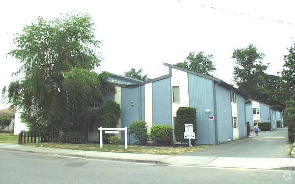 Primary Photo - Pinehurst Manor
