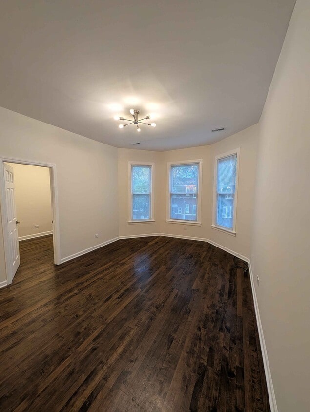 Photo - 2302 N Hamlin Ave (Chicago, IL)