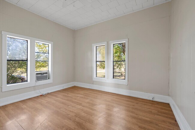 Building Photo - 4420 Southerland Rd
