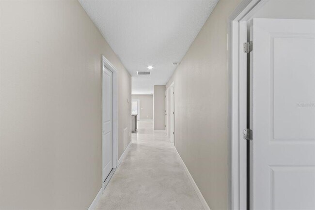 Building Photo - 923 E Clifford Ave