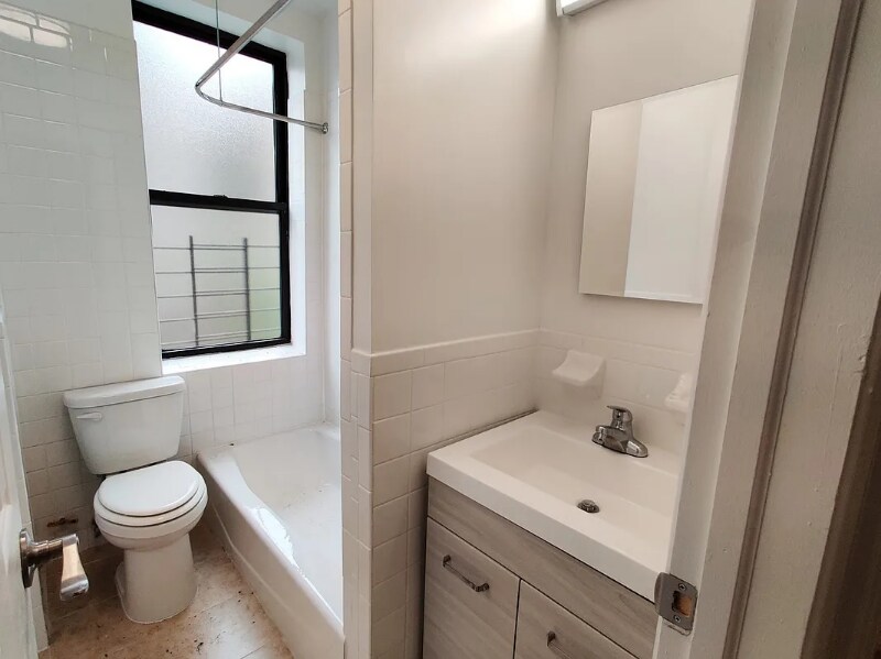 Foto del edificio - 730 E 236th St