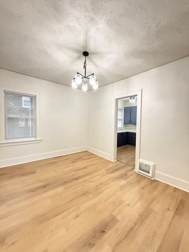 Building Photo - 303 N 38th St