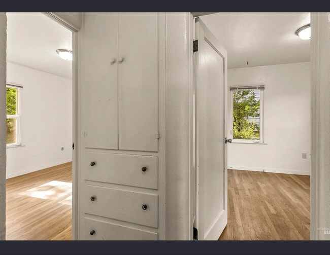 Building Photo - 242 Cherry St