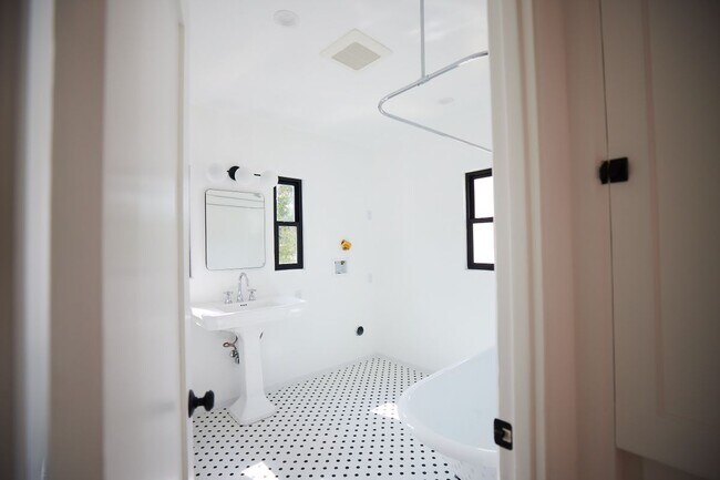 Foto del edificio - 1544 Westerly Terrace