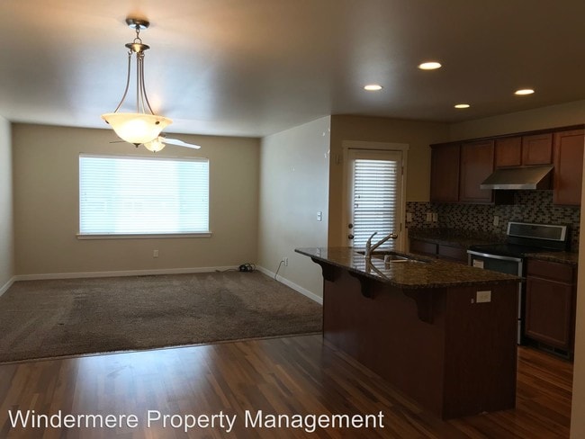 Building Photo - 3 br, 2.5 bath House - 4725 Parker St