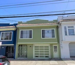 Building Photo - 979 Cayuga Ave