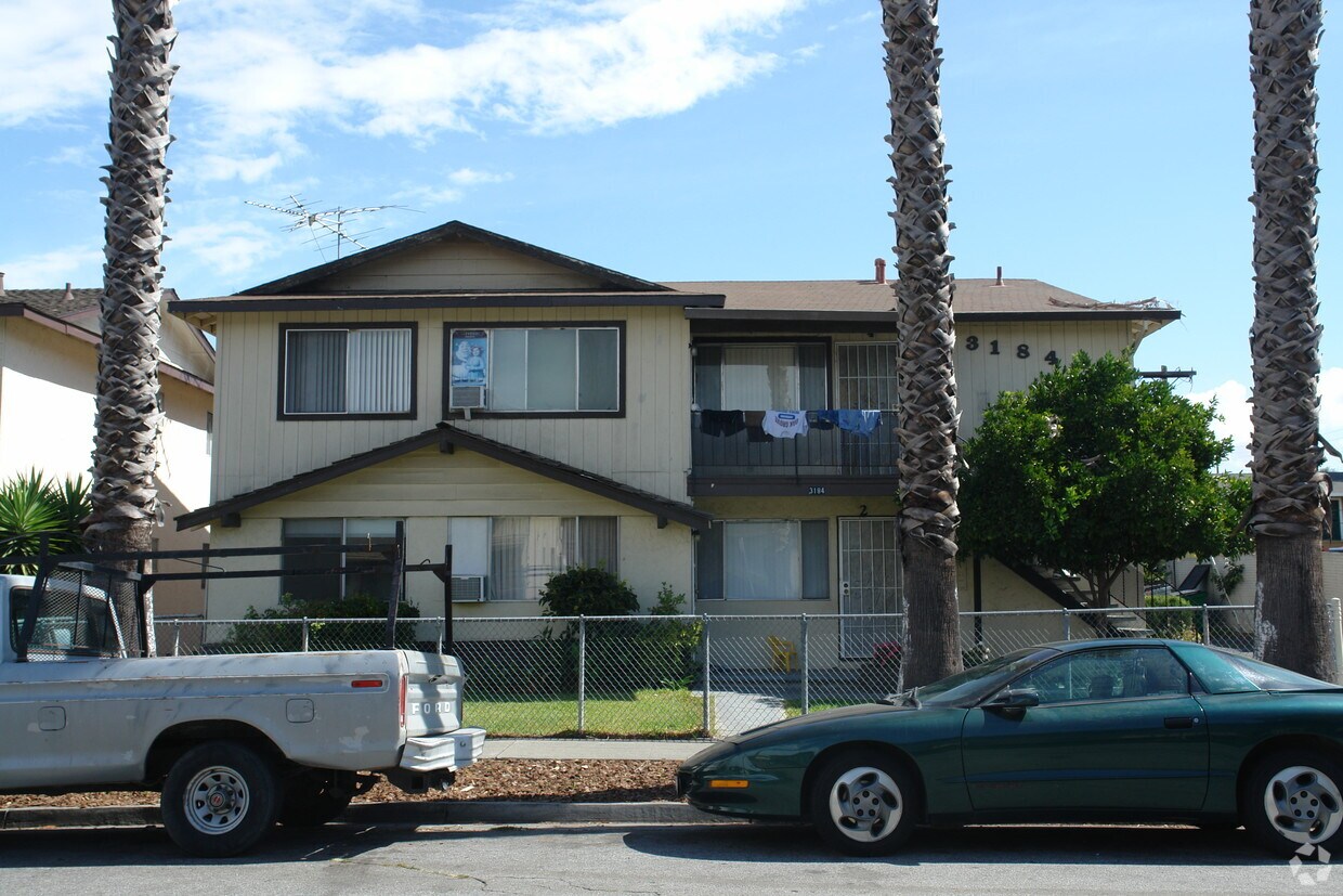 Foto del edificio - 3184 Pearl Ave