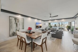 Building Photo - 800 River Point Dr