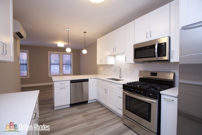 Building Photo - 3943 N Janssen Ave