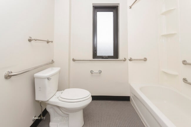 712.Diversey.1bed-7th FL-7 - Parkway Apartments