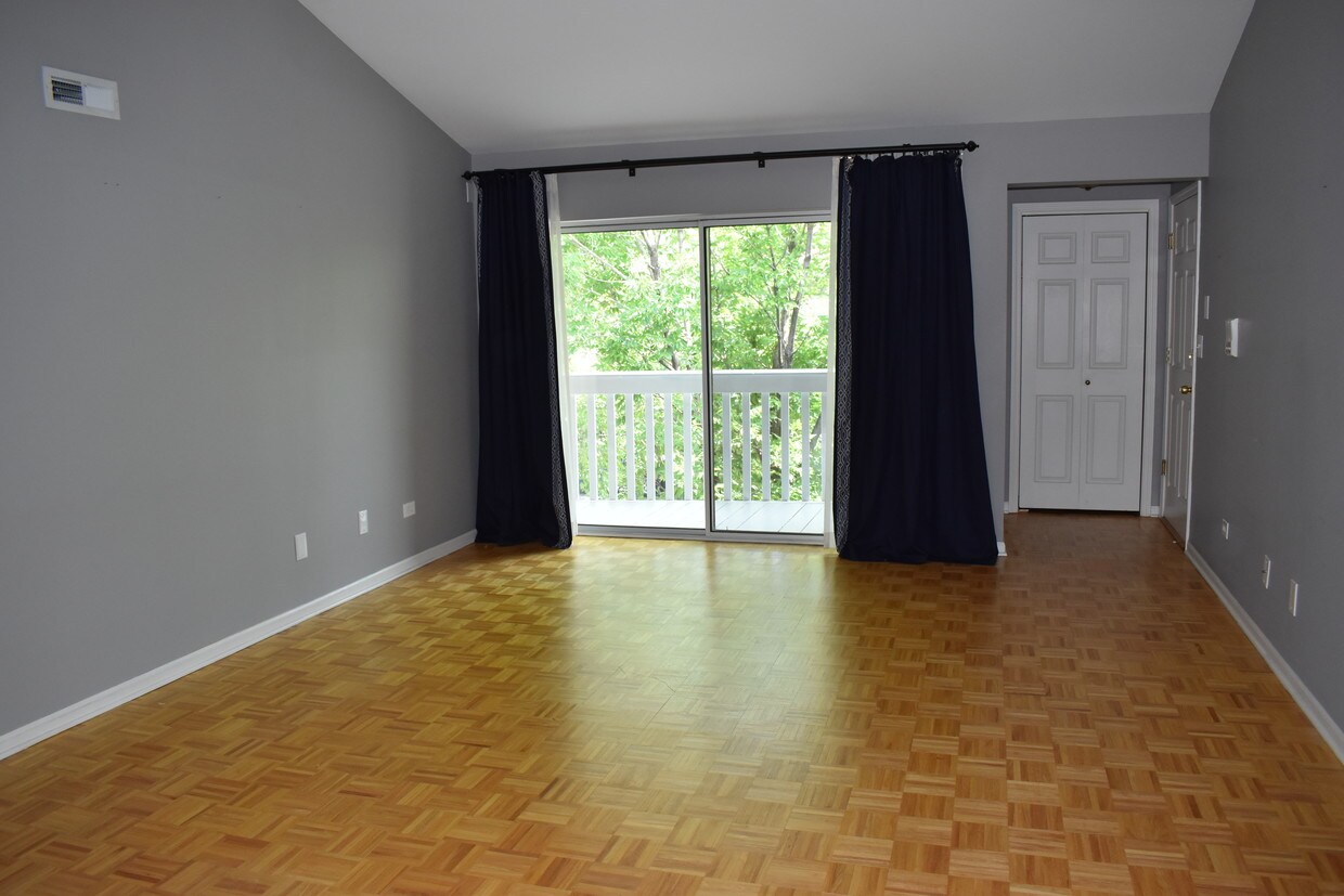 Living room view towards balcony - 4710 N Elston Ave