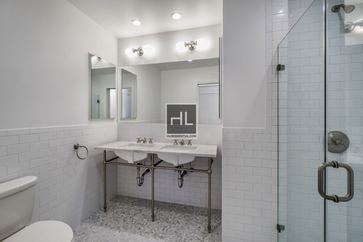 Building Photo - 253 W 72nd St