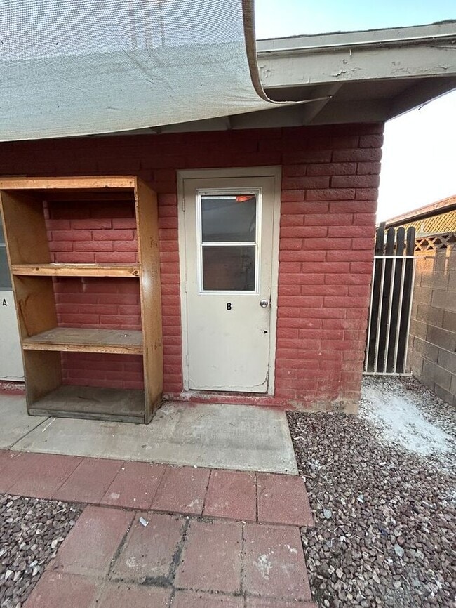 Building Photo - 1101 N April Cir