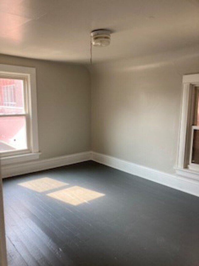 Building Photo - 510 Park St Upper-Unit #2