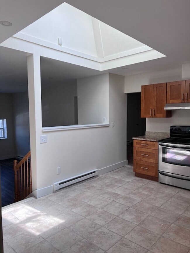 Foto del edificio - Large 4 bedroom, 2 1/2 bath home for rent in Ravena, NY on Rt 9W