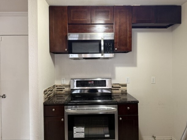 Foto del edificio - 6701 Sands Point Dr