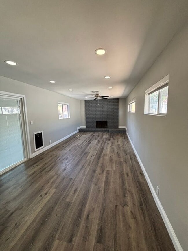 Building Photo - 16025 Pescados Dr
