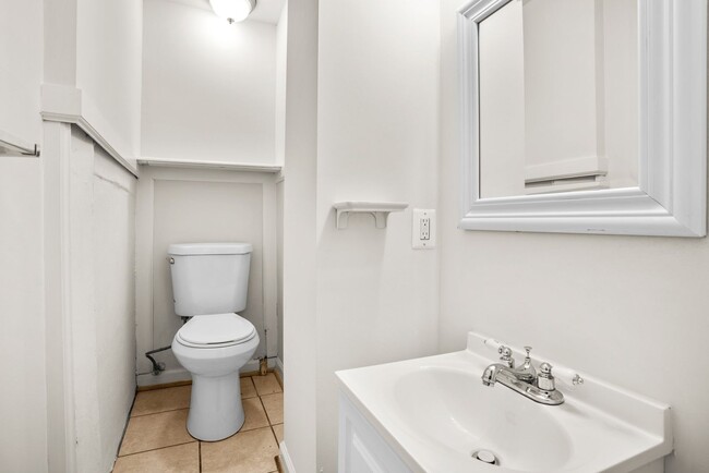 Building Photo - Cozy 2 BR 1.5 Ba Townhome by Patterson Park