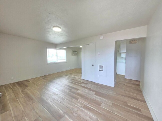 Foto del edificio - UP TO 1 MONTH FREE! Remodeled 3 bedroom!!
