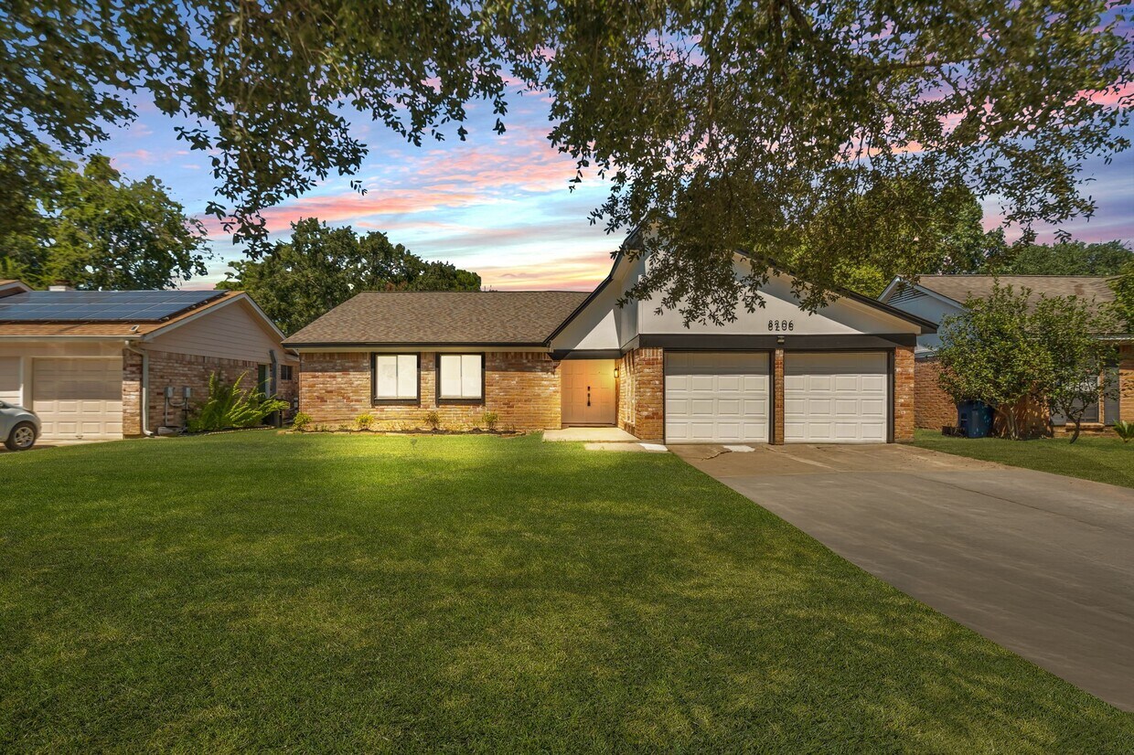 Foto principal - 8206 Willow Forest Dr