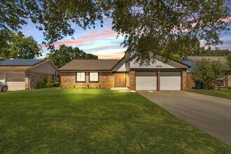 Building Photo - 8206 Willow Forest Dr