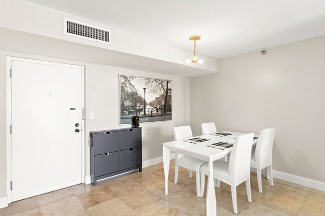 Foto del edificio - 290 174th St St