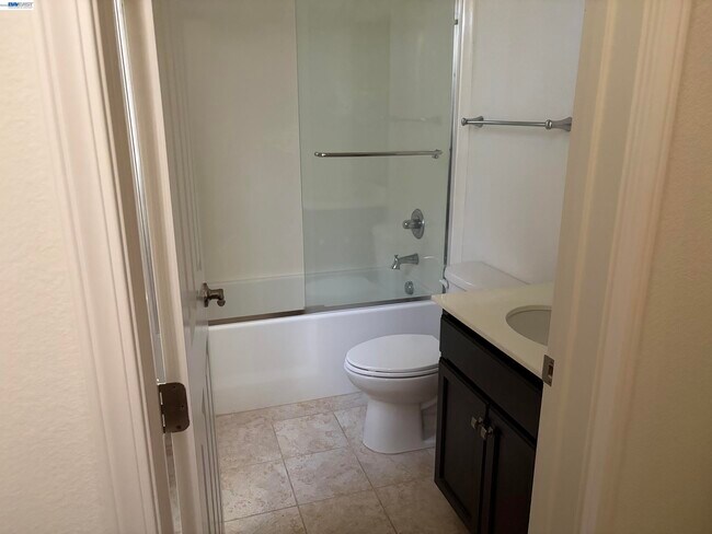 Building Photo - 575 W Strauss Dr