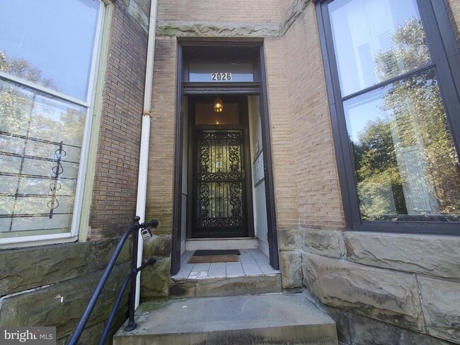 Building Photo - 2026 Mt Royal Terrace