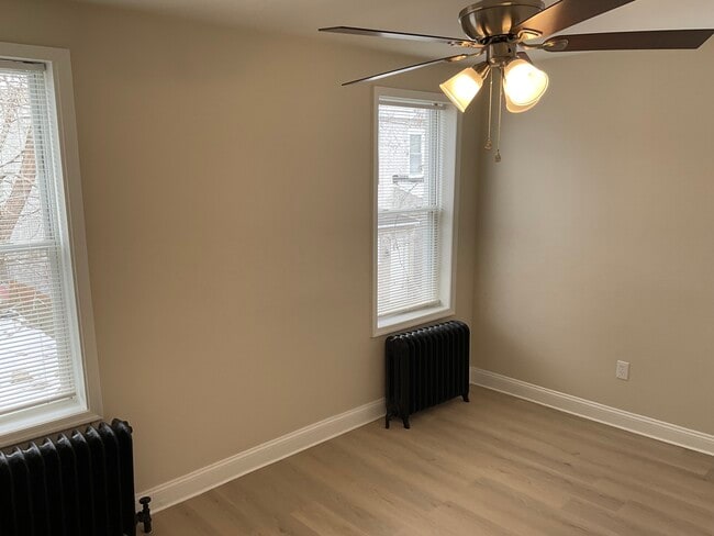 Building Photo - 5465 Pine St